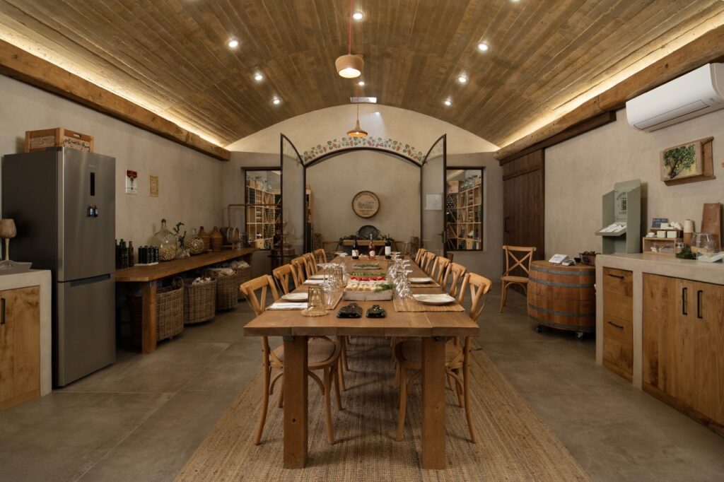 explore-12 Explore Andros