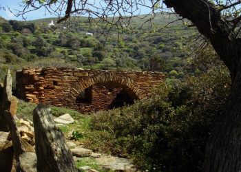 monopati-11-featured Μονοπάτι 11 Άνδρος